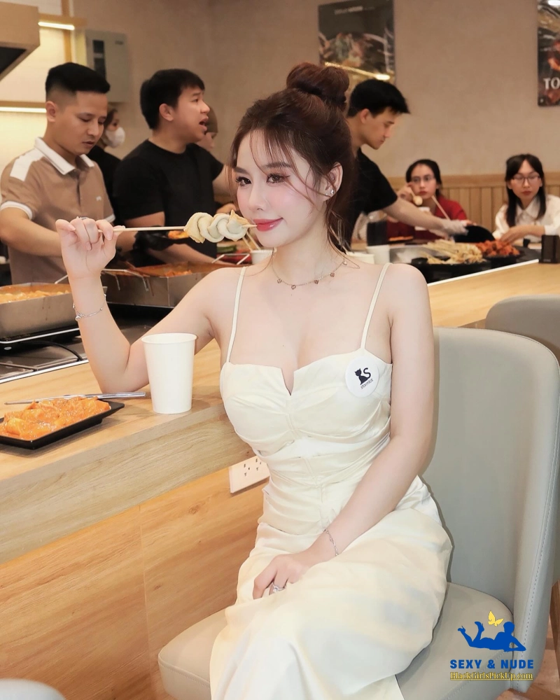 Tiktok Huế Hoàng sexy 4